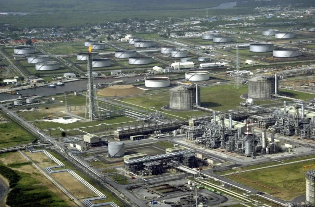 Nigeria Suspends Gasoline Import Licences as Domestic Refining Ramps Up