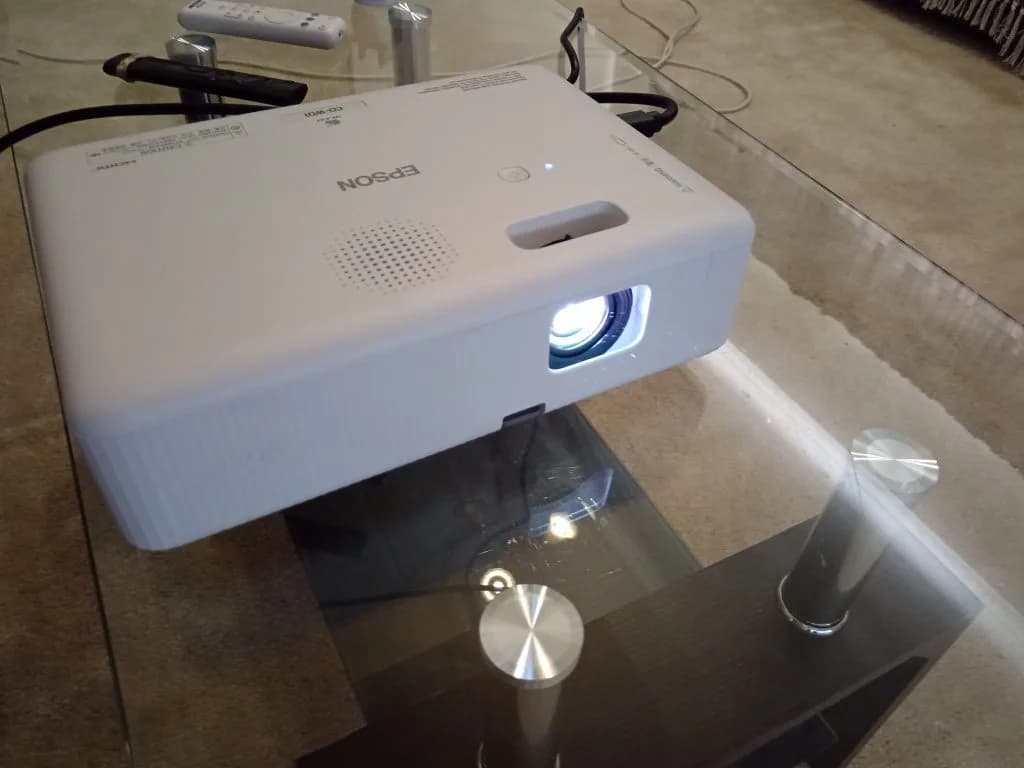 Epson C)-W01 Digital Projector