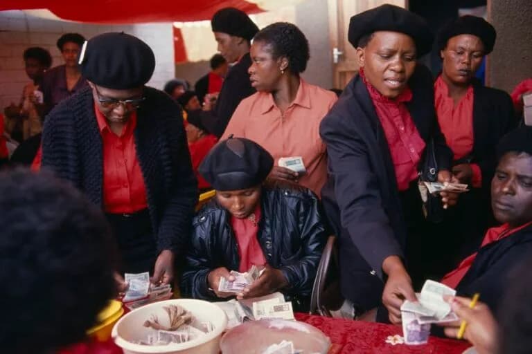 FNB's six tips to withdraw your stokvel contributions safely during the holiday season