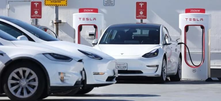 Tesla-Faces-Sales-Slowdown-Amidst-Waning-Demand-and-Market-Challenges