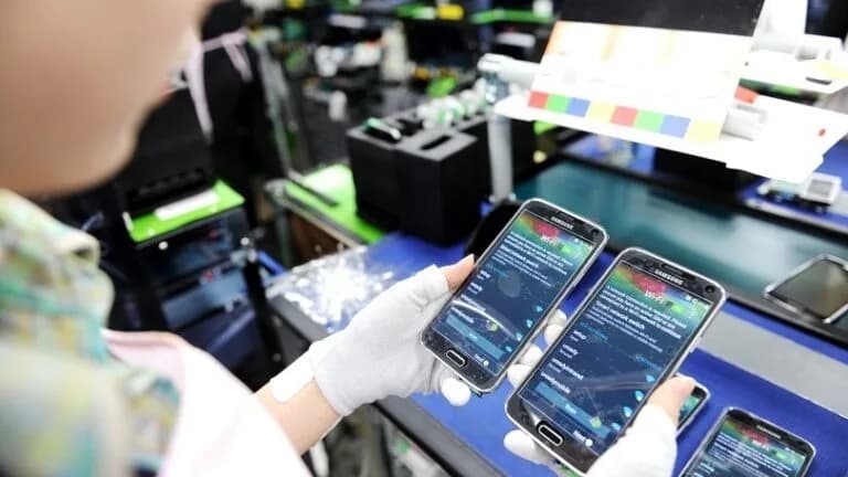 Samsung Electronics may discontinue its premium Galaxy Note phone next year - Sources