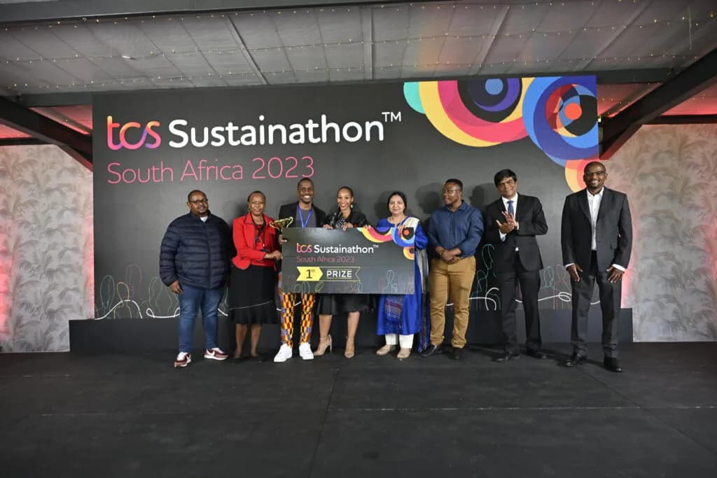 Sustainathon-2023-Winner-Amanzi-Yimpilo-with-Judges-at-Yesterdays-Grand-Finale