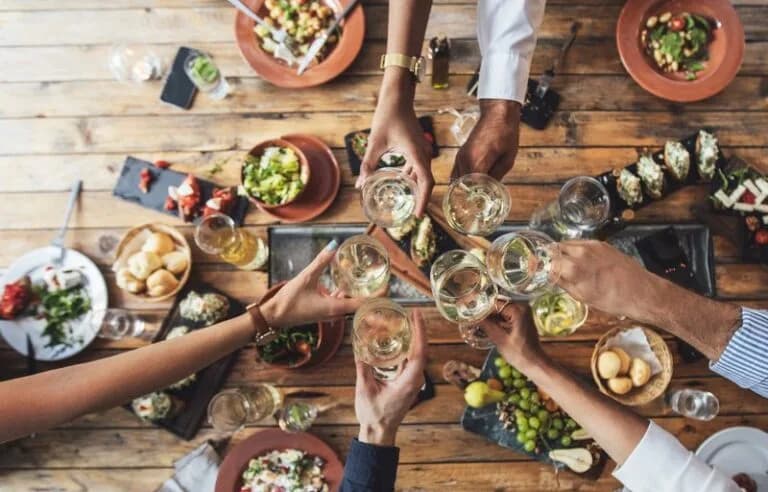 Restaurants demand govt explains why they must remain shut – as mosques, churches can open doors