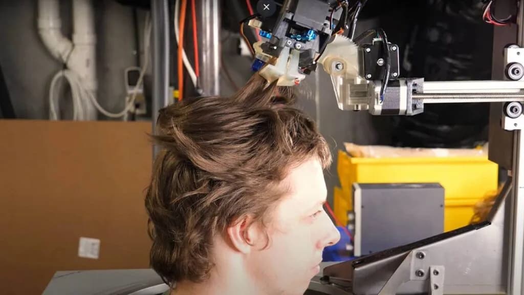 [Watch] Robot barber with scissors is tech's innovative phenomenon during a pandemic