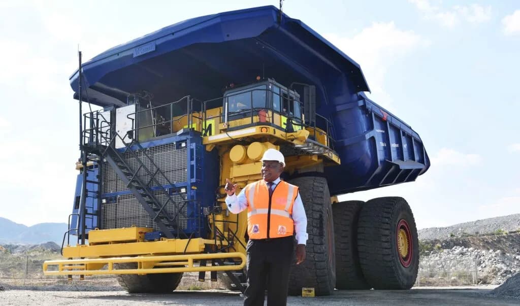 South Africa unveils world’s biggest hydrogen truck