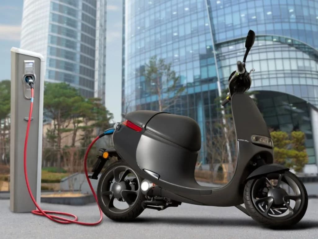 Indias-Electric-Two-Wheeler-Market-Booms-with-Over-150-Startups