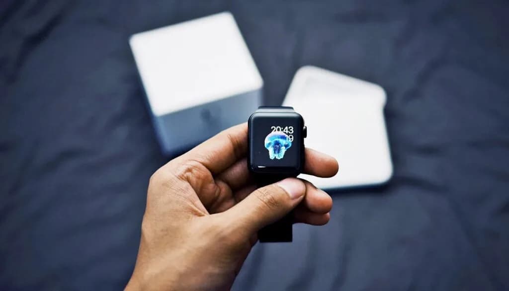 Facebook could launch smartwatch soon; Dual cameras and heart rate monitor tipped