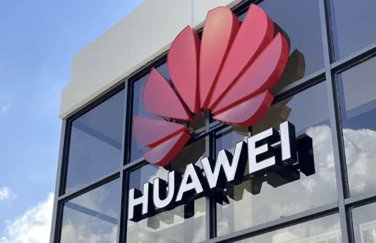Ghana Explores Smartphone Assembly Project with Huawei