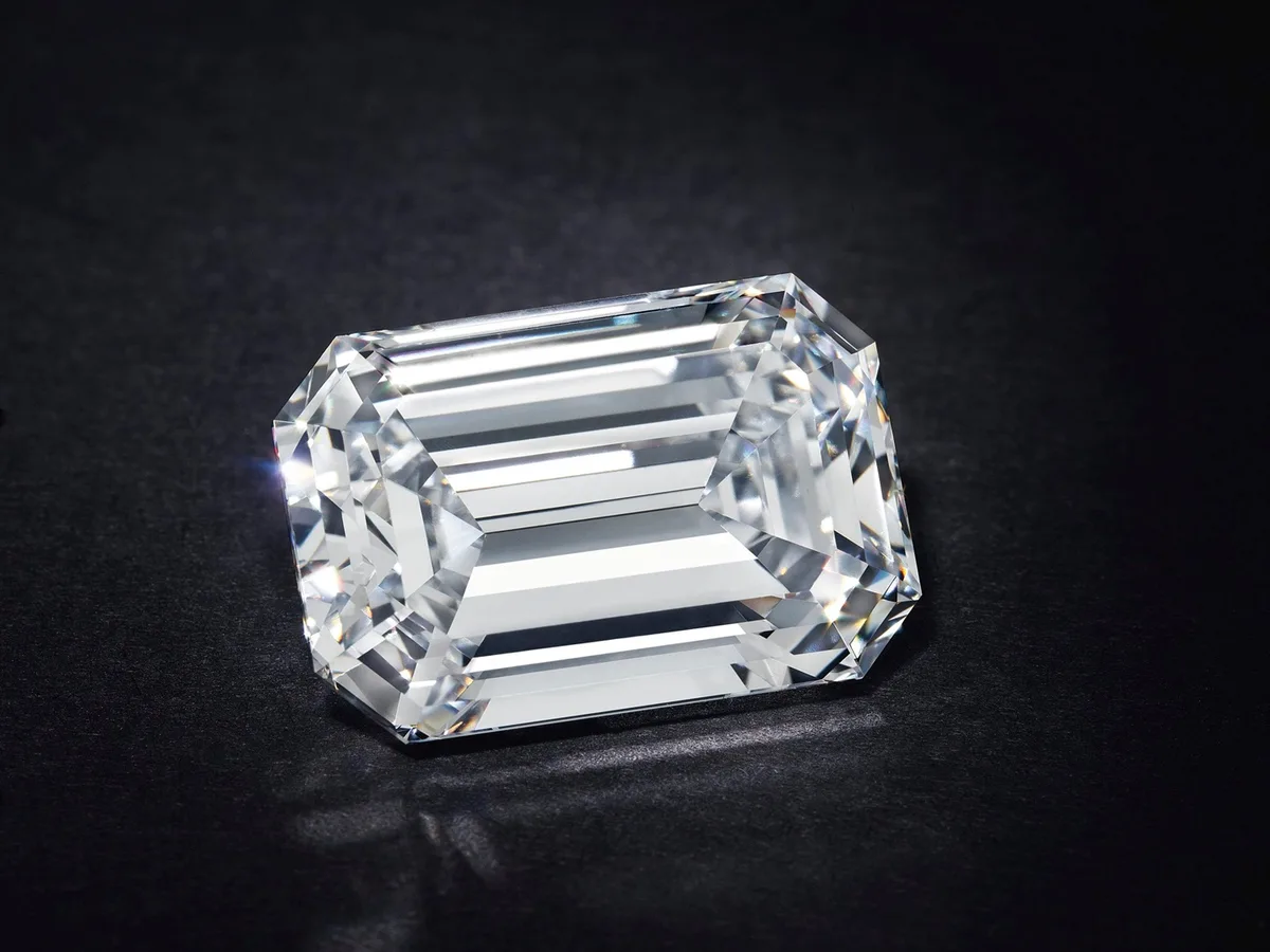 A 28-carat diamond just became the most expensive jewel ever ...
